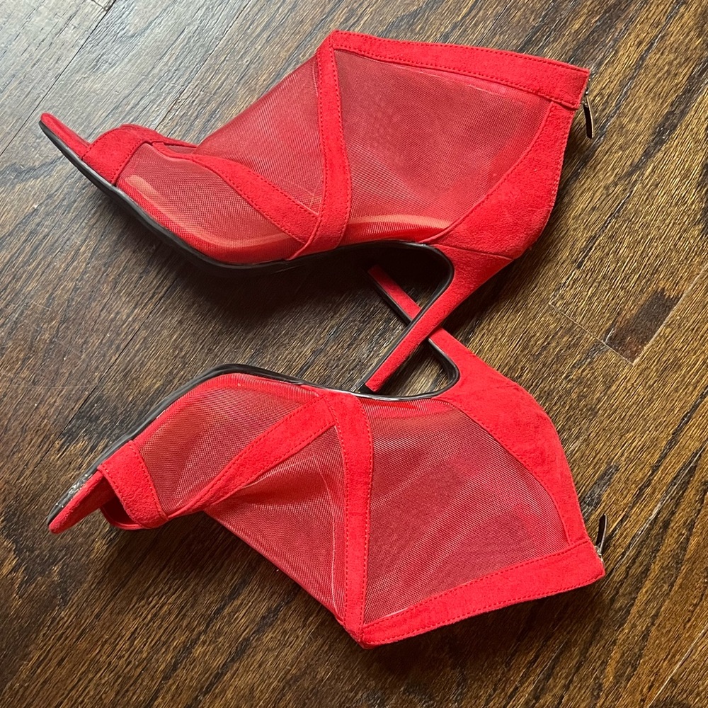 Nine West super sexy mesh red booties size 9